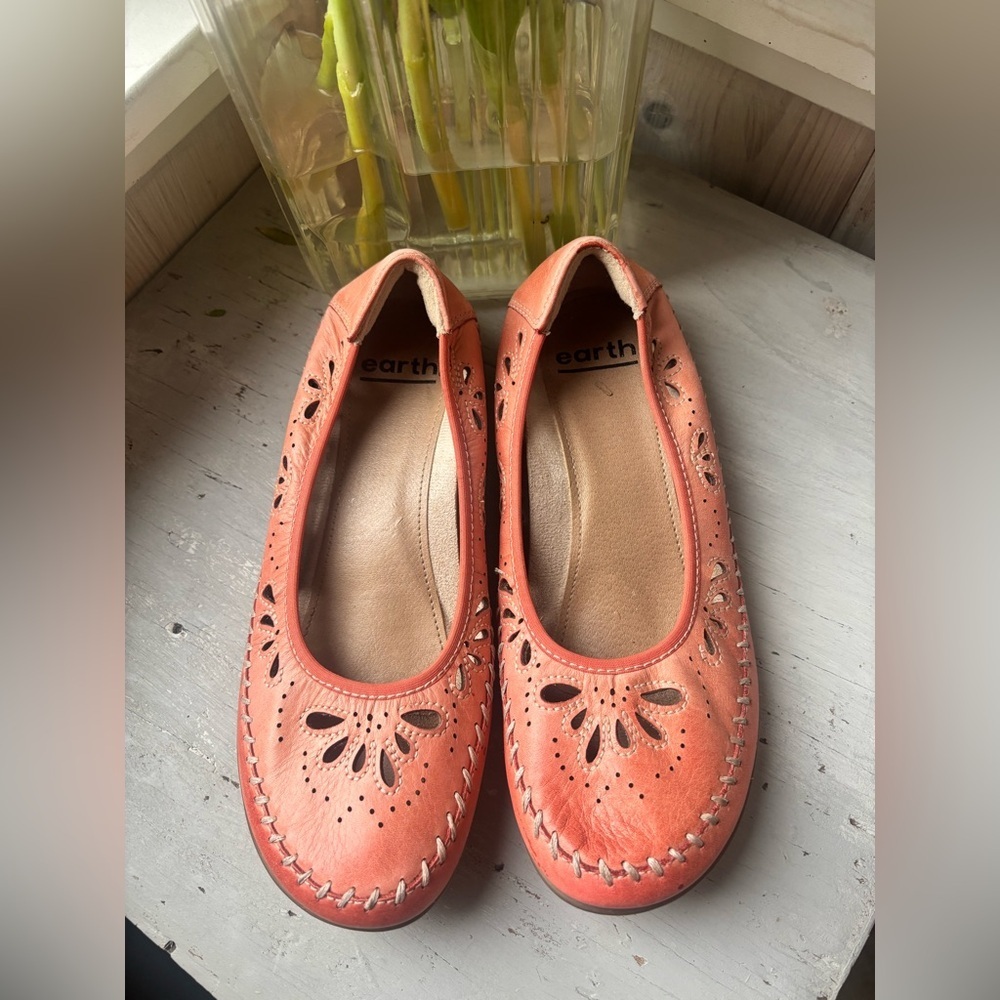 EARTH | AZZA leather walking on a cloud flat | size 7